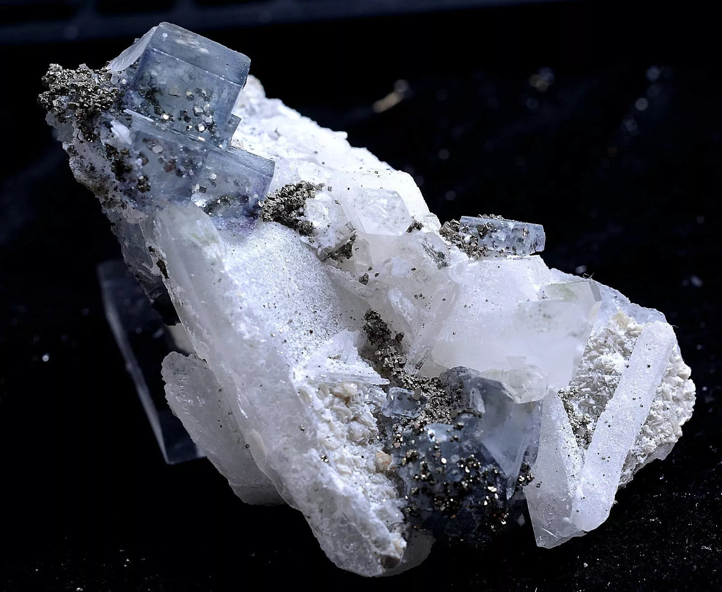 247gNatural Purple Cube Fluorite & Chalcopyrite CRYSTAL Mineral Specimen/China