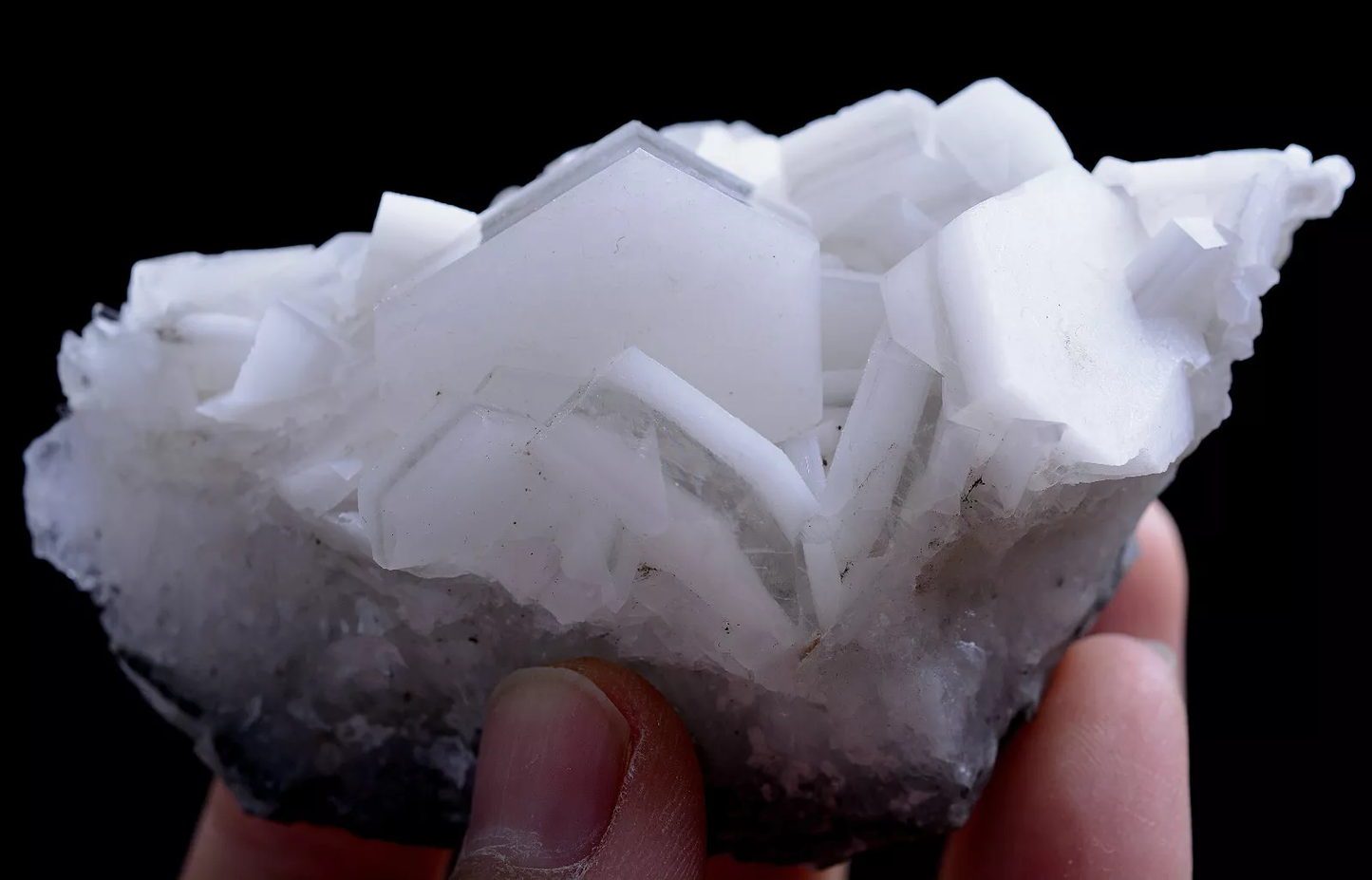 125g Natural Rare Hexagon Pink Fluorescent Calcite mineral specimen/China