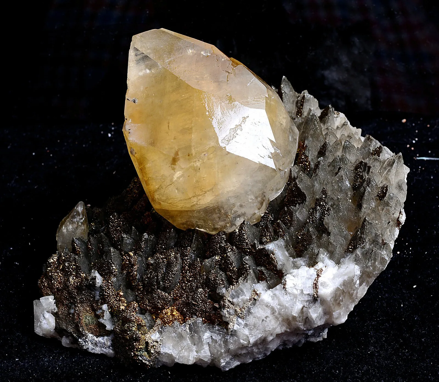 759.0g Natural Perfect Dipyramidal Yellow Calcite CLUSTER Mineral Specimen/China