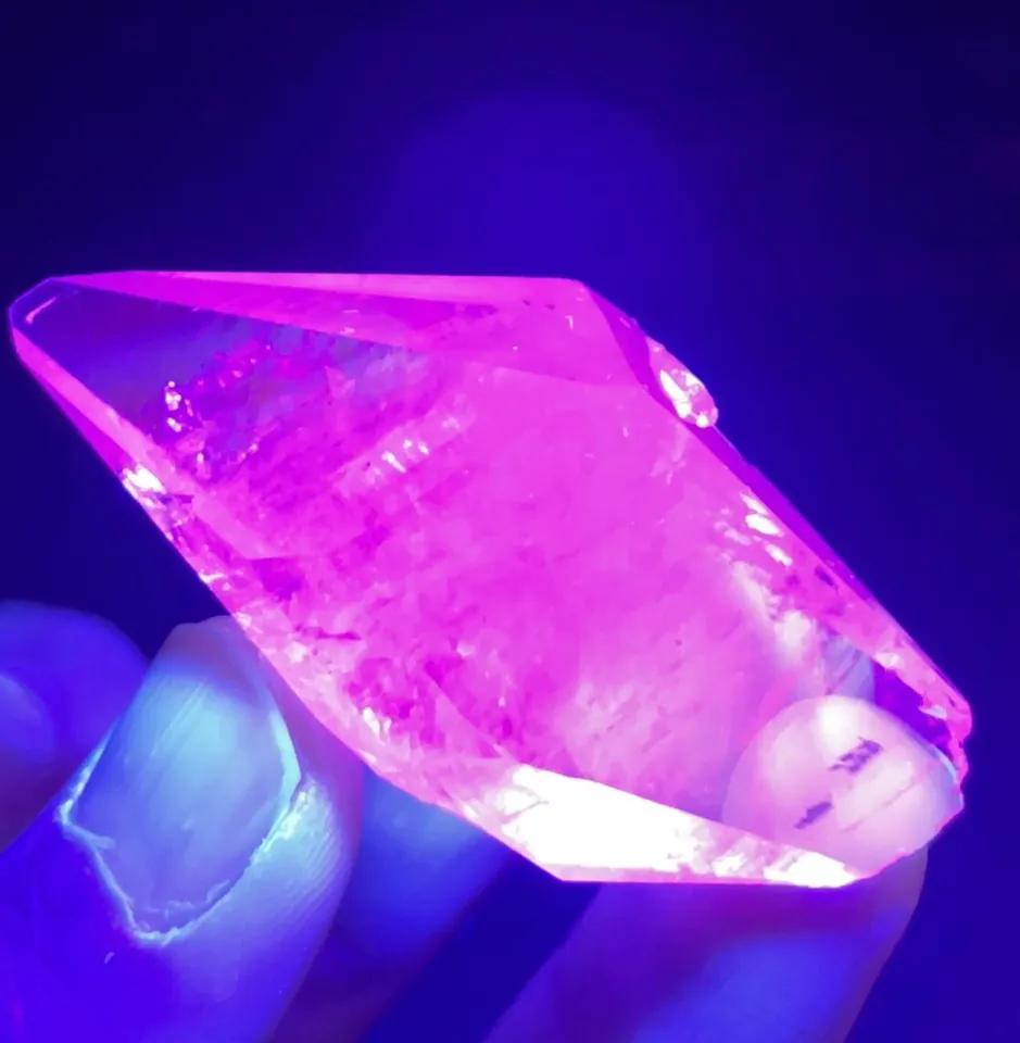 24.0g Natural Pink Fluorescent Bicuspid Calcite Mineral Specimen / Hubei China