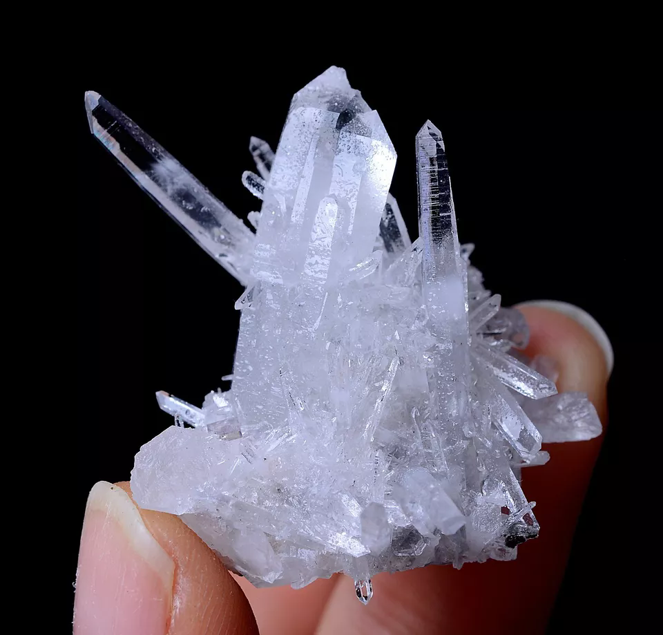 TRANSPARENT NEWLY DISCOVERED RARE QUARTE CRYSTA CLUSTER MINERAL SAMPLES 16g