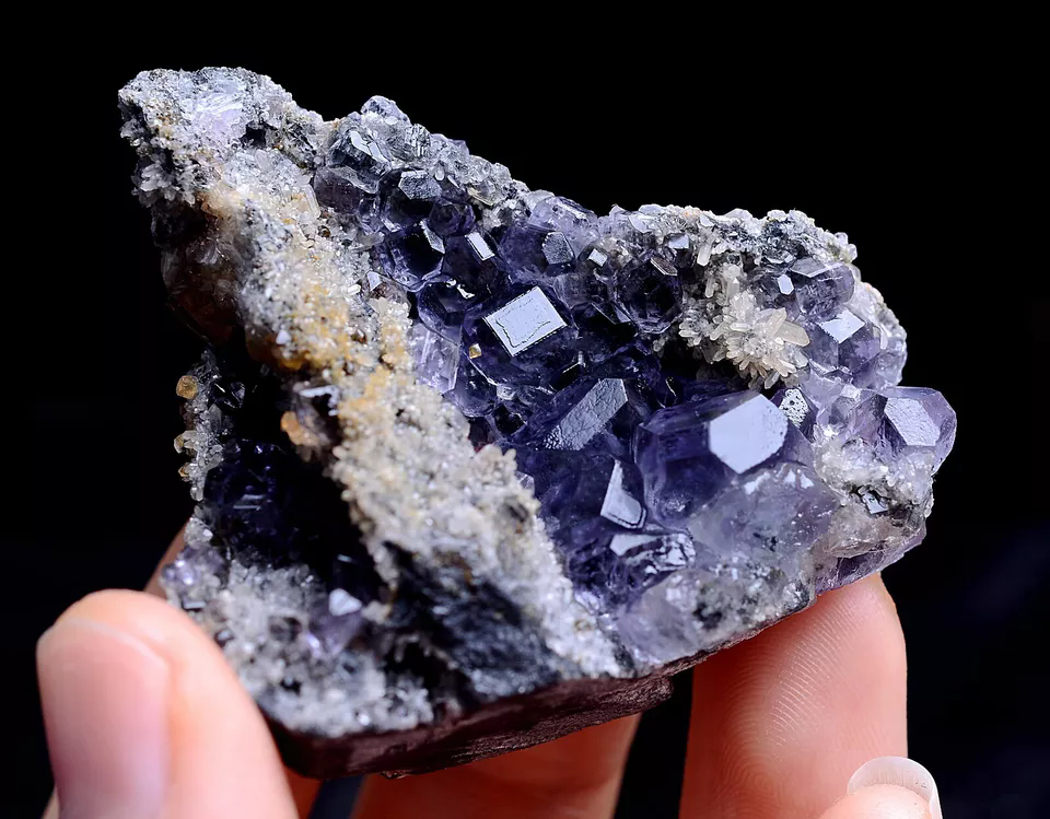 China / Newly DISCOVERED RARE PURPLE FLUORITE CRYSTAL MINERAL SPECIMEN 61g