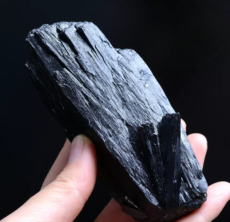 378g Natural Columnar ilvaite Bright surface mineral specimen/Inner Mongolia