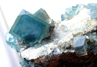 609gTransparent Blue-Green Cube Fluorite CRYSTAL CLUSTER Mineral Specimen/China