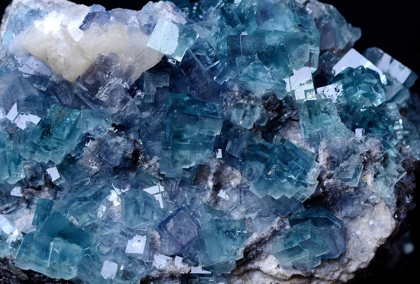 914g Rare Transparent Blue Fluorite Secondary Crystallization Mineral Specimen