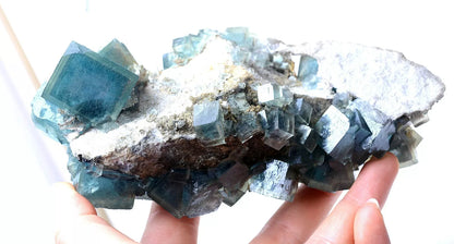 609gTransparent Blue-Green Cube Fluorite CRYSTAL CLUSTER Mineral Specimen/China