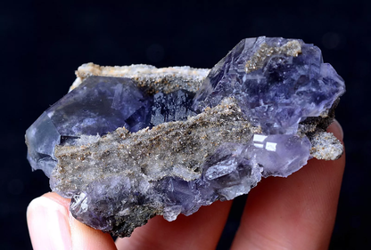 China / Newly DISCOVERED RARE PURPLE FLUORITE CRYSTAL MINERAL SPECIMEN 41.64g