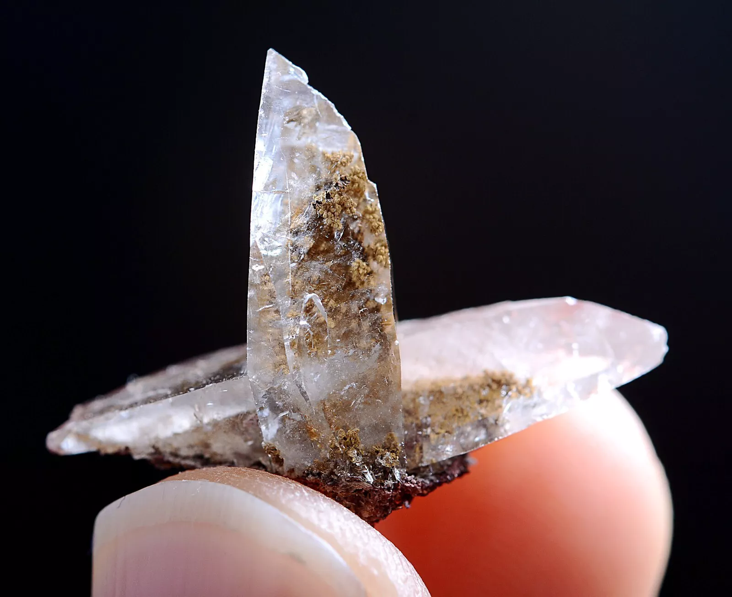 1.91g Newly Natural Swallow-Tail Twin Crystal Calcite Mineral Specimen / China