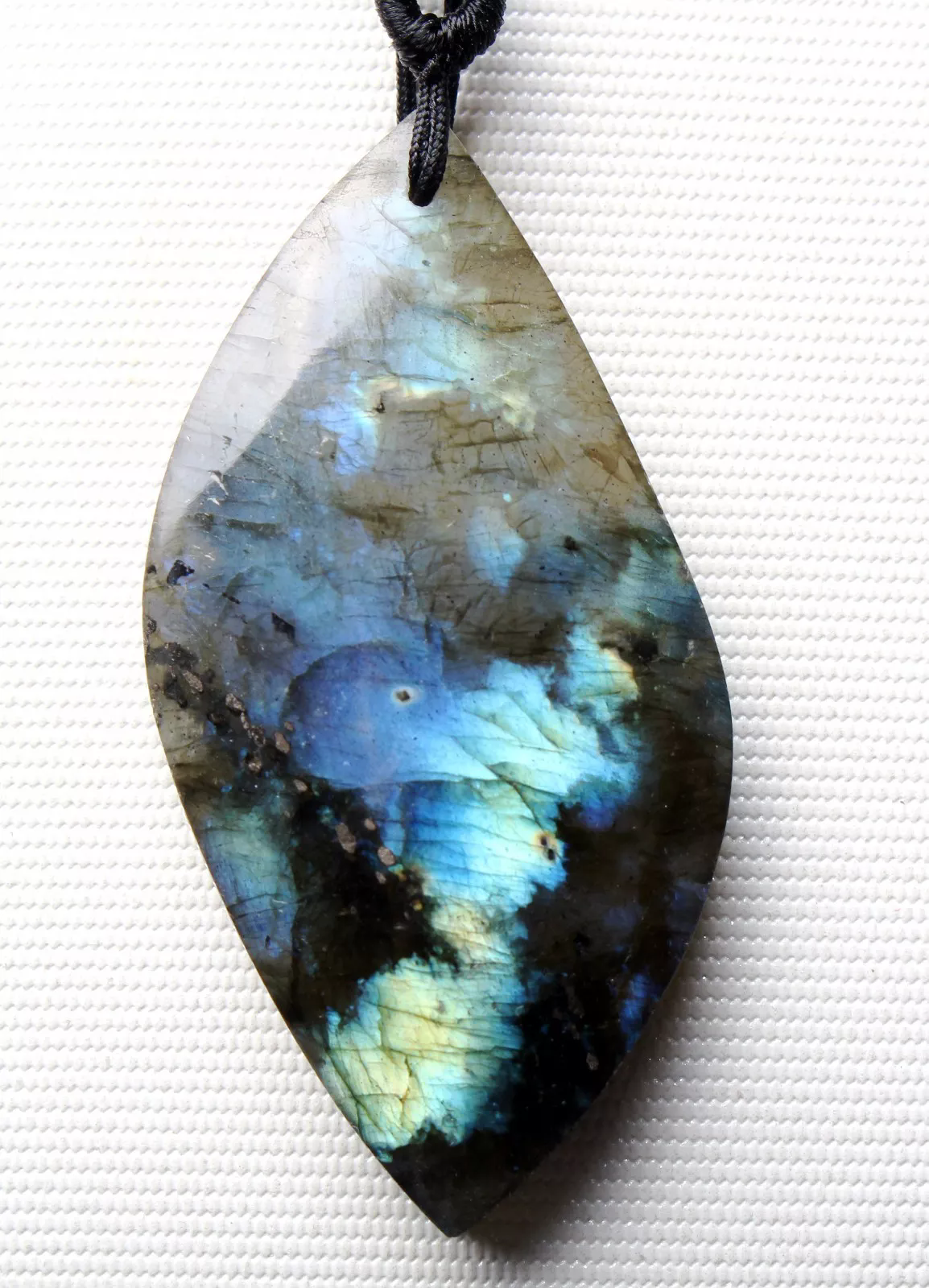 Beautiful Natural Labradorite Blue Light Gemstone Woman Healing Pendant 16.1g