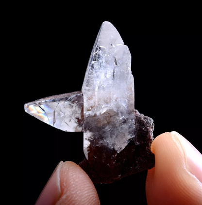 2.6g Newly Natural Swallow-Tail Twin Crystal Calcite Mineral Specimen / China