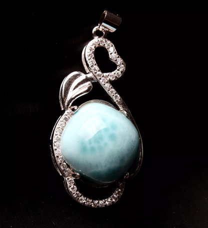 Beautiful Natural Blue Larimar Gemstone Woman Healing Pendant 18*18*10.5mm