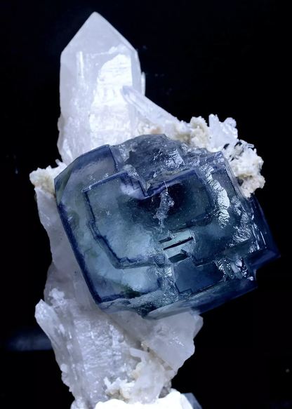 523gNATURAL COMPLETE RARE CLEAR Blue FLUORITE MINERAL SAMPLES/Yaogangxian China