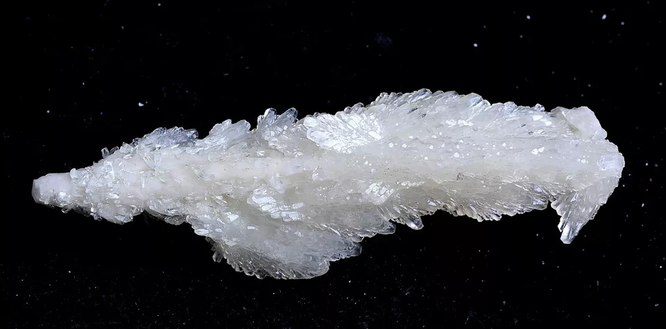 88g Natural Beautiful “Angel Wings” White Calcite Mineral Specimen/China