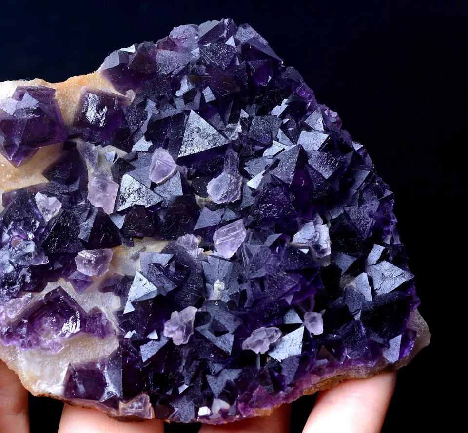 China / Newly DISCOVERED RARE PURPLE FLUORITE CRYSTAL MINERAL SPECIMEN 204g