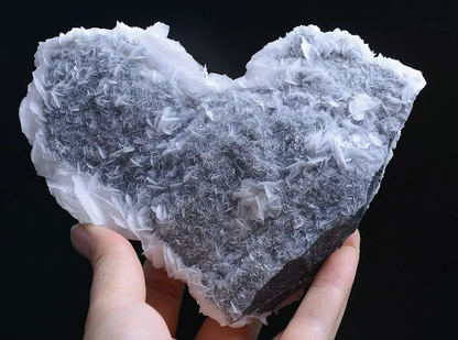 430g Natural Rare Loving Heart Pink Fluorescent Calcite Mineral Specimen/China