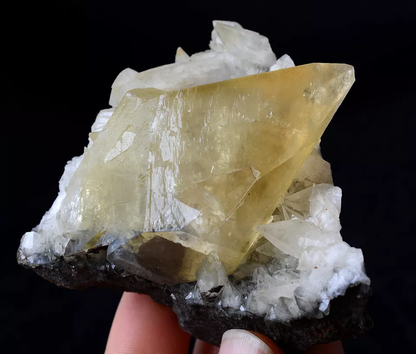 196g Natural Perfect Dipyramidal Yellow Calcite CLUSTER Mineral Specimen/China