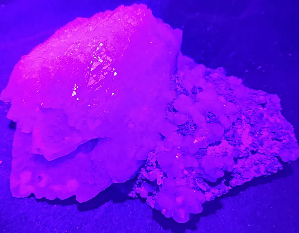 658g Natural Complete Pink Fluorescent Calcite Mineral Specimen/China