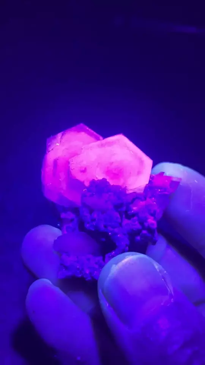 15.8g Natural Hexagon Pink Fluorescent Calcite Dolomite Mineral Specimen/ China