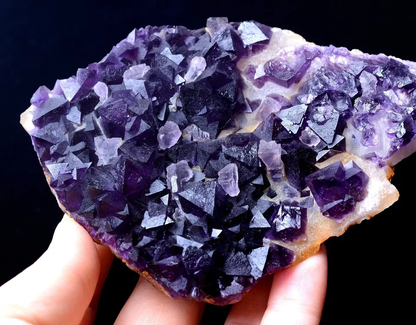 China / Newly DISCOVERED RARE PURPLE FLUORITE CRYSTAL MINERAL SPECIMEN 204g