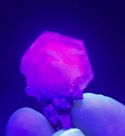 5g Natural Hexagon Pink Fluorescent Calcite Dolomite Mineral Specimen/ China