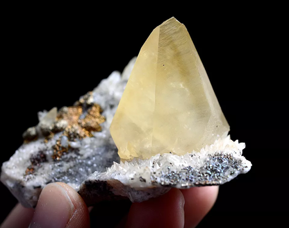 69.g Natural Perfect Dipyramidal Yellow Calcite Pyrite Mineral Specimen/China