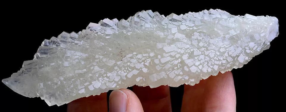 104.6g Natural Complete White Calcite “Angel Wings” Crystal Mineral  Specimen