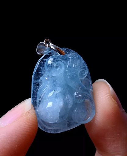 Beautiful Natural Ocean Blue Aquamarine Gemstone Lady Pendant Silver  Buckle