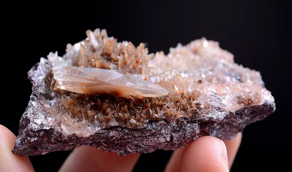 47g Natural Red Swallow-Tail Twin Crystal Calcite Mineral Specimen/China