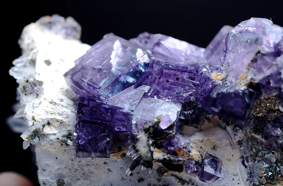 202.g Natural Window Purple Fluorite &Crystal Mineral Specimen/Yaogangxian China