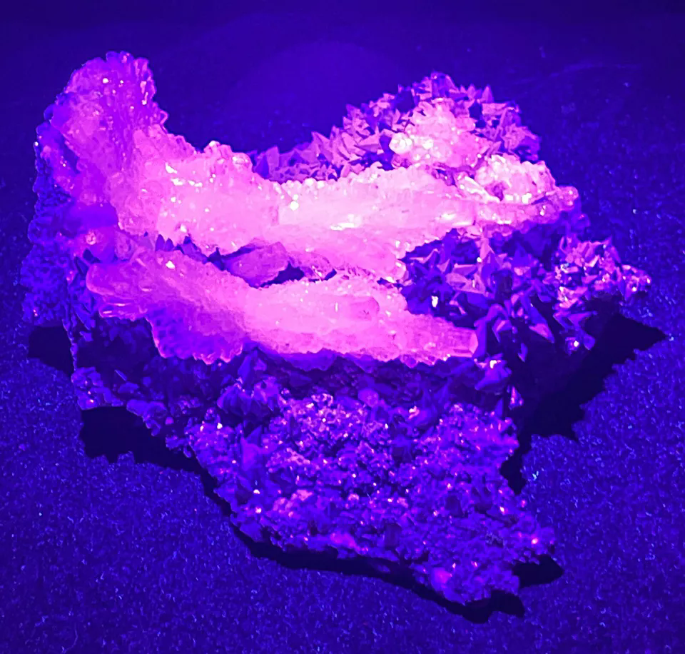 401.g New Varieties Natural Pink Fluorescent Calcite Mineral Specimen/China