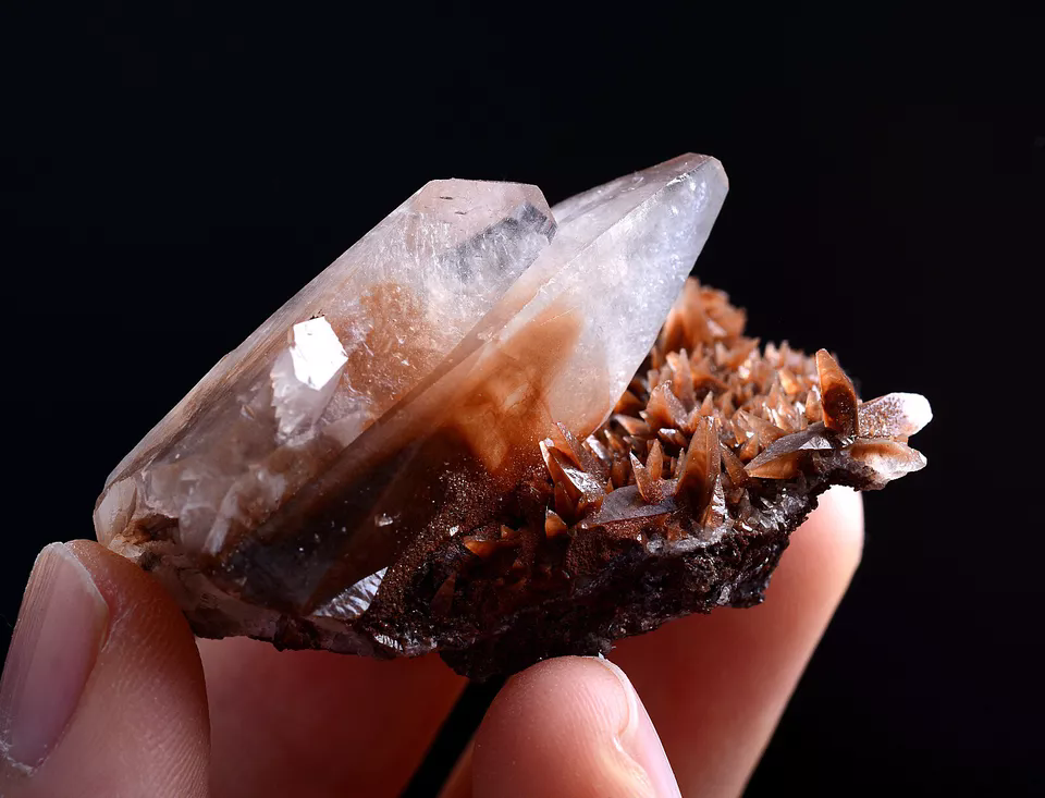 26g Newly Natural Swallow-Tail Twin Crystal Calcite Mineral Specimen/China