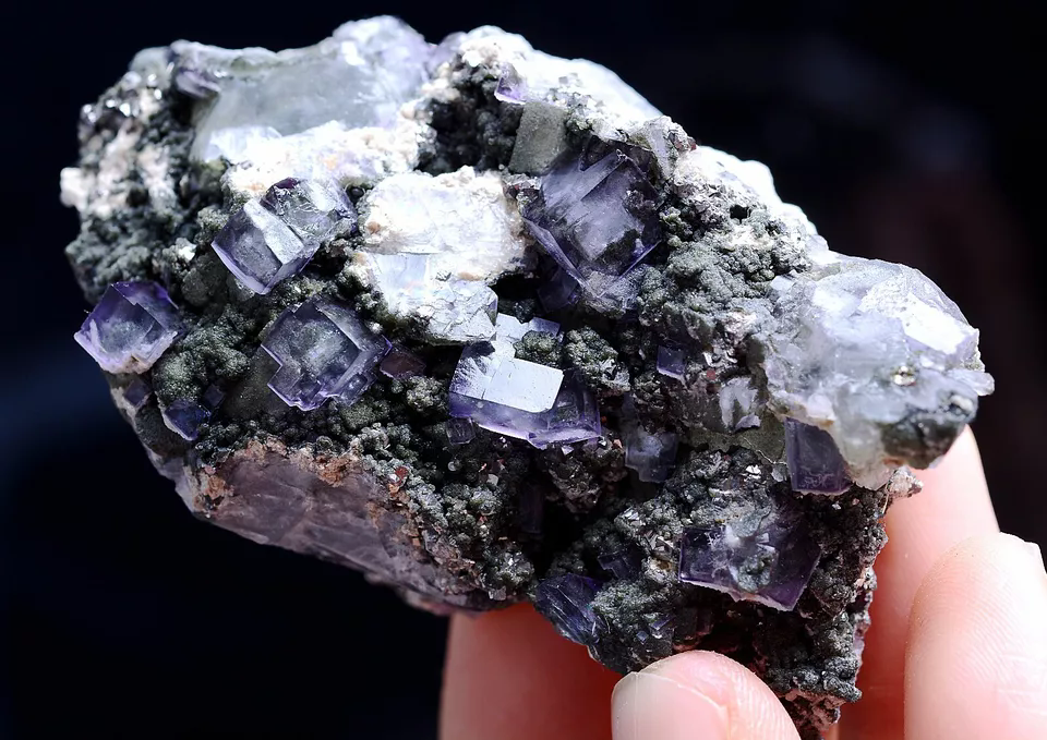 125g Newly DISCOVERED RARE CUBE PURPLE FLUORITE MINERAL SAMPLES/YaoGangXian