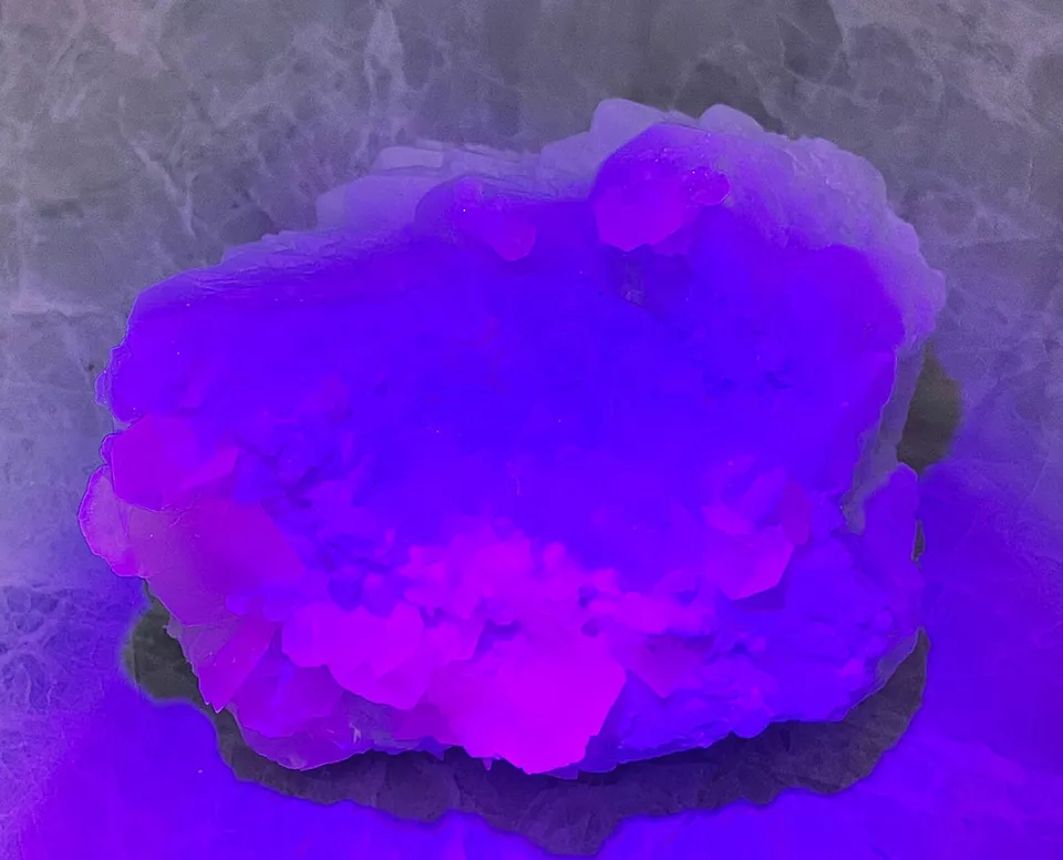 861.g Natural New Varieties Pink Fluorescent Calcite & Crystal Mineral  Specimen