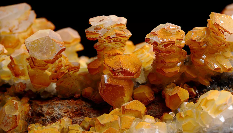 836.6g New Varieties Natural Yellow Tower-Like Calcite Mineral Specimen/ China