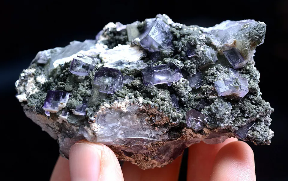 125g Newly DISCOVERED RARE CUBE PURPLE FLUORITE MINERAL SAMPLES/YaoGangXian