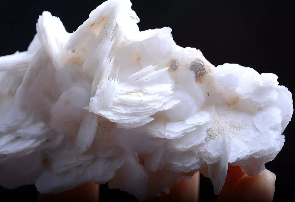 78.g New Find Natural Rare White Ladder-Like Calcite & Crystal Mineral Specimen