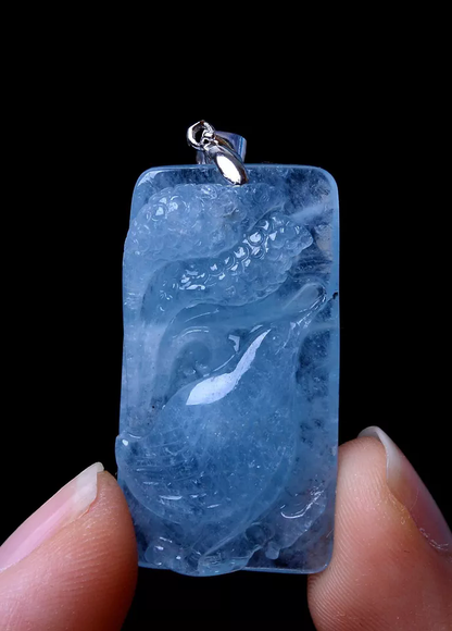 Beautiful Natural Ocean Blue Aquamarine Gemstone Woman Pendant 34*18*8mm