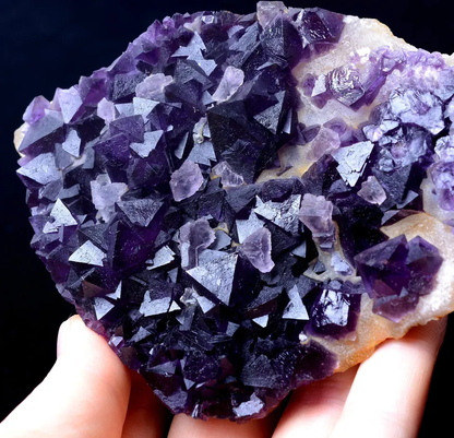 China / Newly DISCOVERED RARE PURPLE FLUORITE CRYSTAL MINERAL SPECIMEN 204g