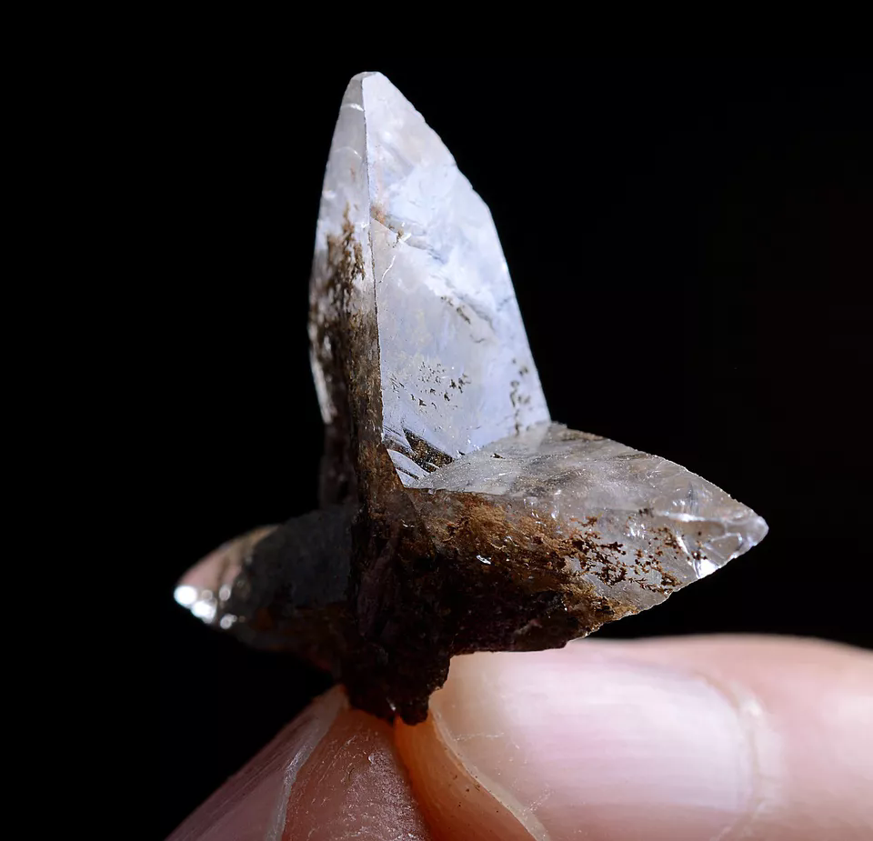 1.6g Newly Natural Swallow-Tail Twin Crystal Calcite Mineral Specimen / China