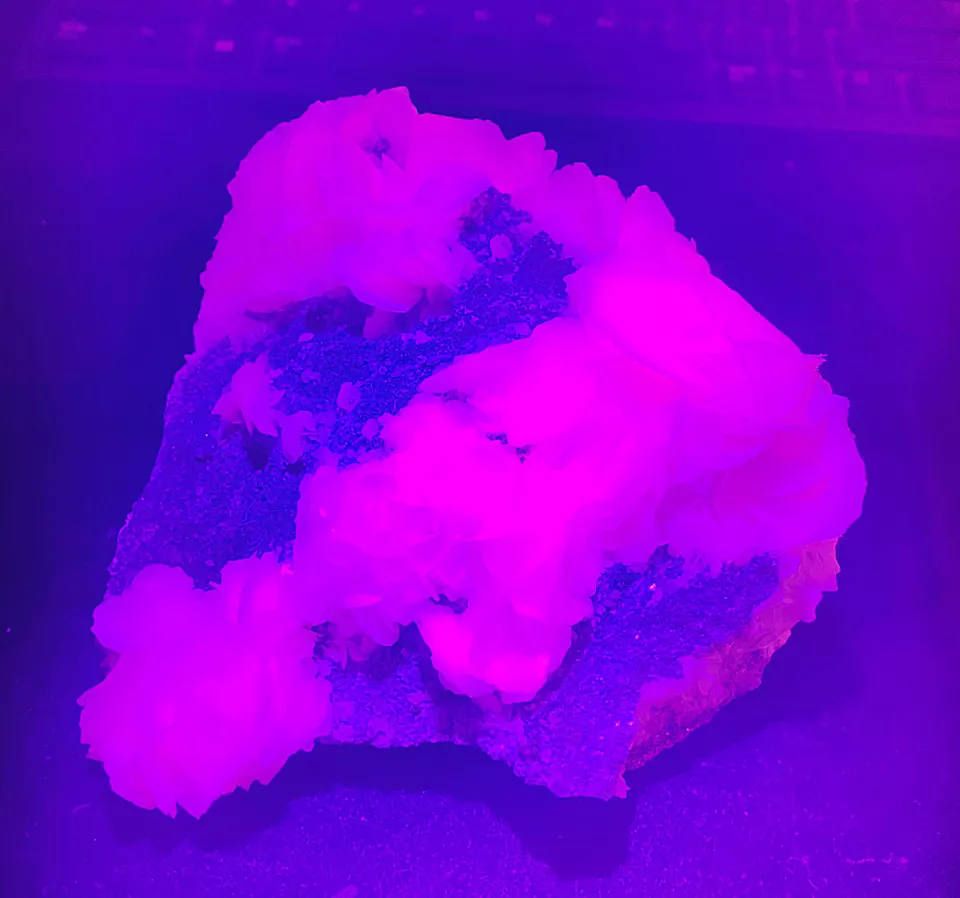 867.6g Natural Newly Discovered Pink Fluorescent Calcite Mineral Specimen/China