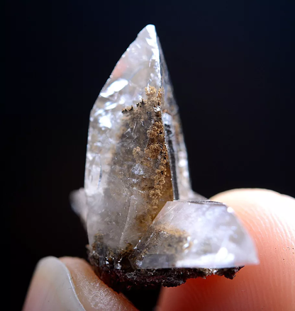 1.91g Newly Natural Swallow-Tail Twin Crystal Calcite Mineral Specimen / China