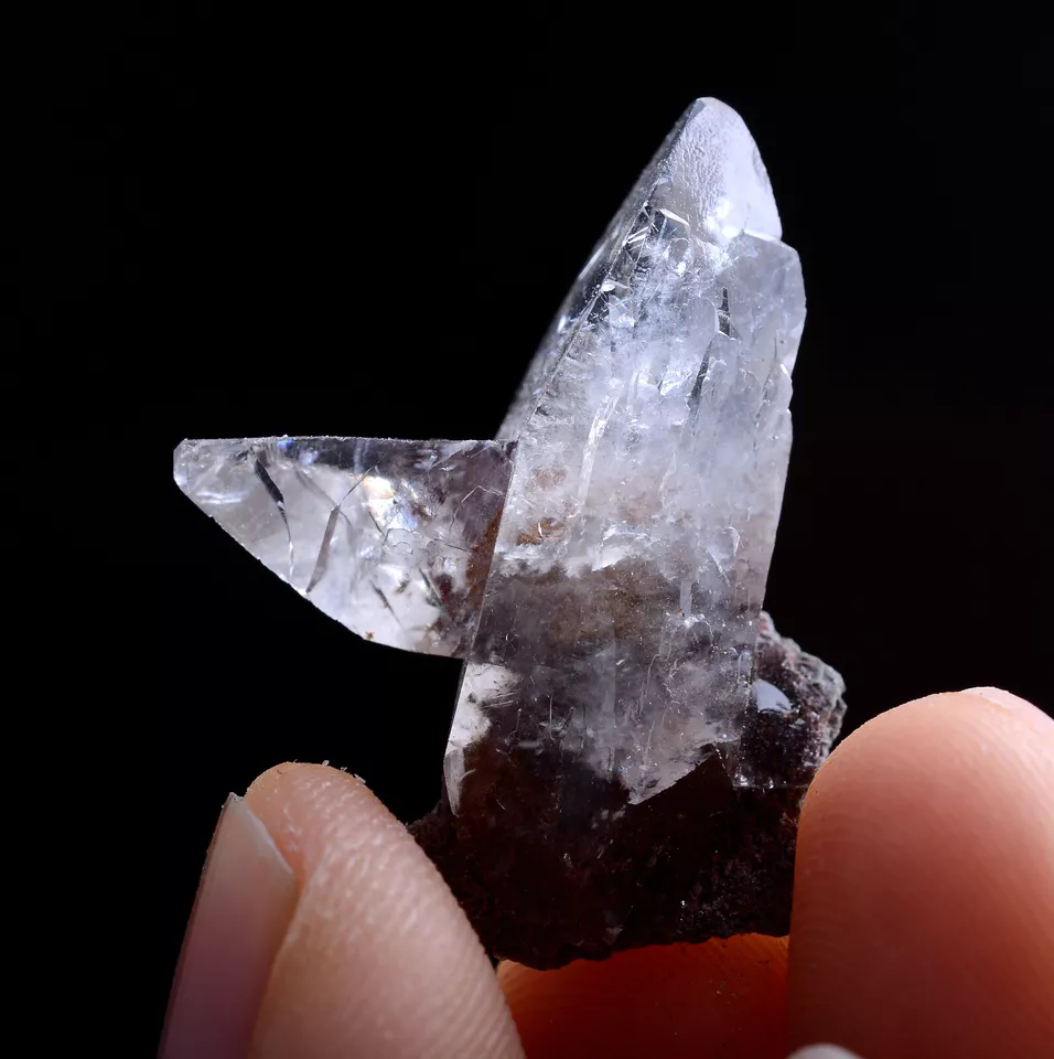 2.6g Newly Natural Swallow-Tail Twin Crystal Calcite Mineral Specimen / China