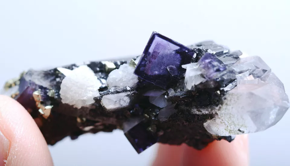 30g Natural Purple Fluorite & Wolframite Crystal Mineral Specimen/YaoGangXian