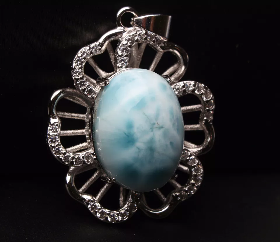 Beautiful Natural Blue Larimar Gemstone Woman Healing Pendant 19*14*11mm