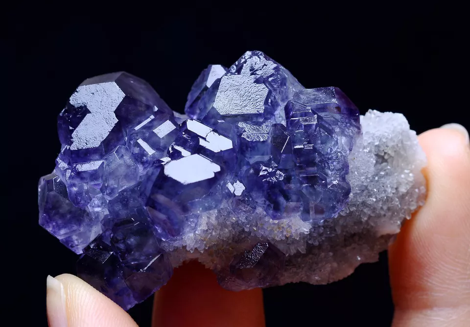 China / Newly DISCOVERED RARE PURPLE FLUORITE CRYSTAL MINERAL SPECIMEN 42.41g