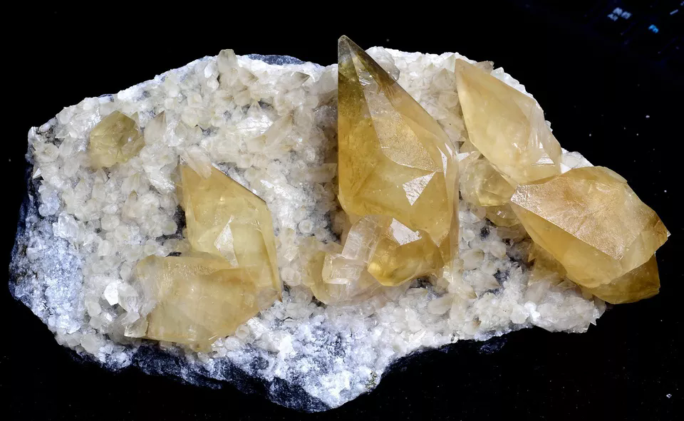 1739gNatural Perfect Dipyramidal Yellow Calcite CLUSTER Mineral Specimen/China