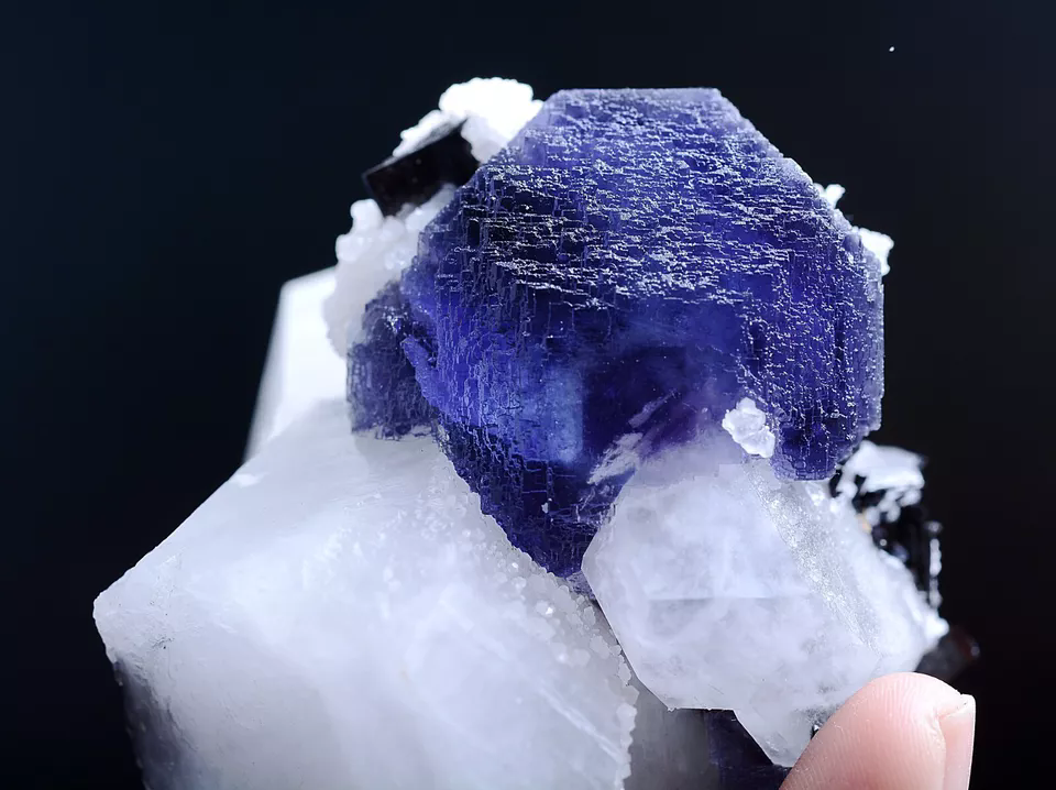 398g Natural Octahedron Purple Fluorite Crystal Mineral Specimen/Yaogang xian