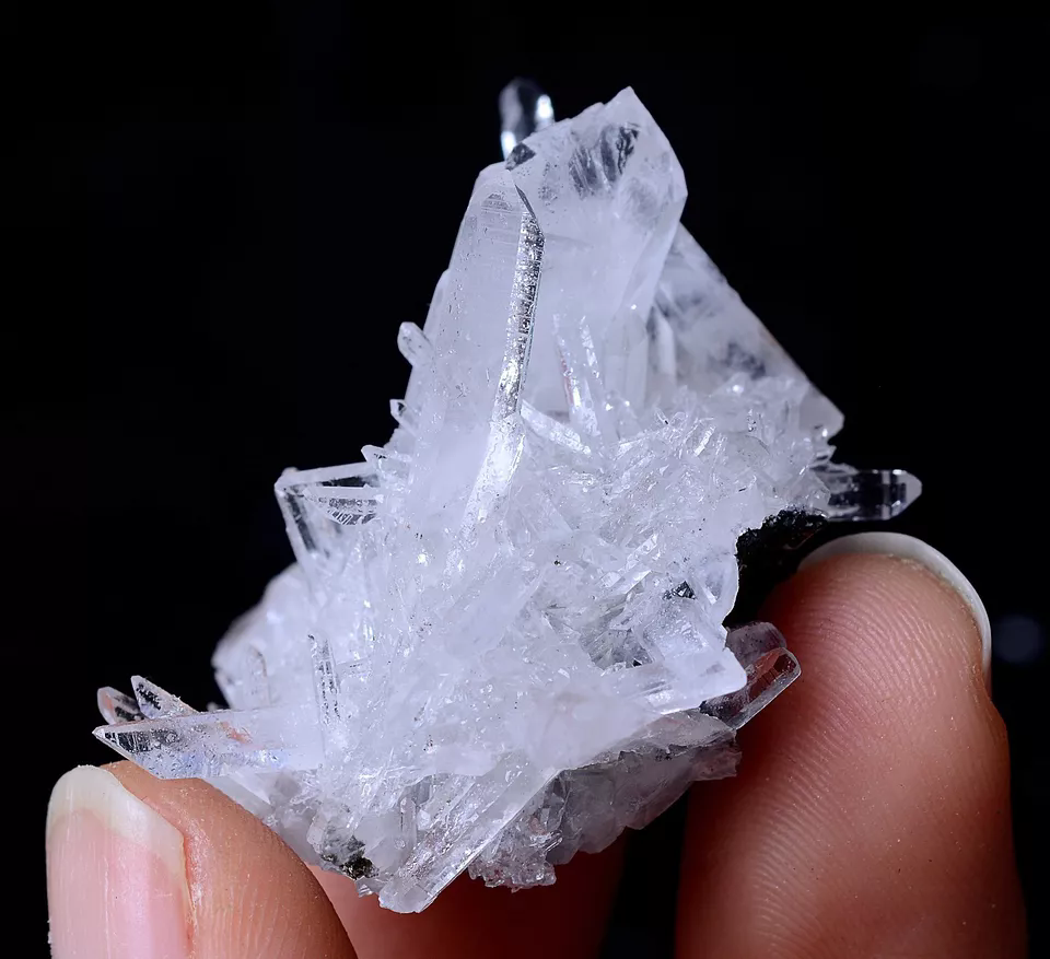 TRANSPARENT NEWLY DISCOVERED RARE QUARTE CRYSTA CLUSTER  MINERAL SAMPLES  16g