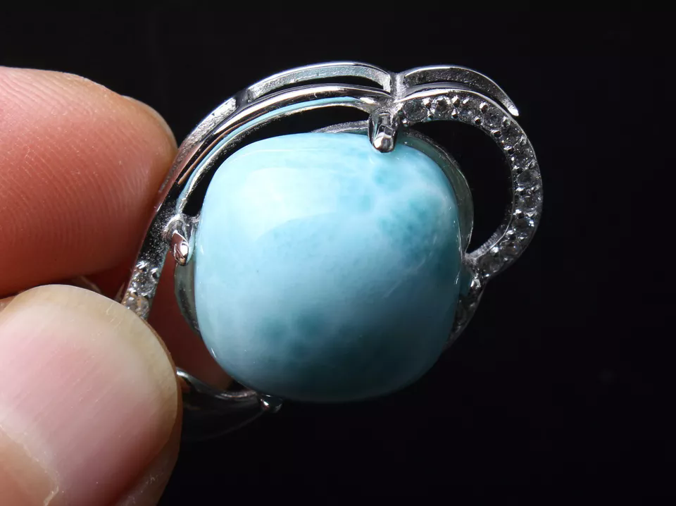 Beautiful Natural Blue Larimar Gemstone Woman Healing Pendant 18*18*10.5mm