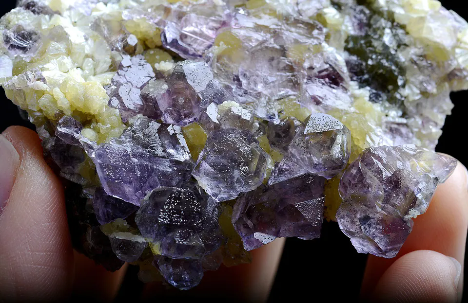 62.g Natural Octahedron Purple FLUORITE Pyrite Mineral Specimen/Inner Mongolia